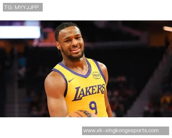 夸梅直言布朗尼一年无进步威少积极跑动更具价值